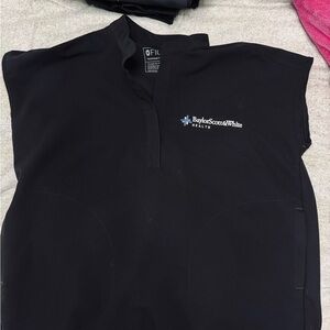 BSW Black Figs Rafaela Scrub Top XS and black joggers SP